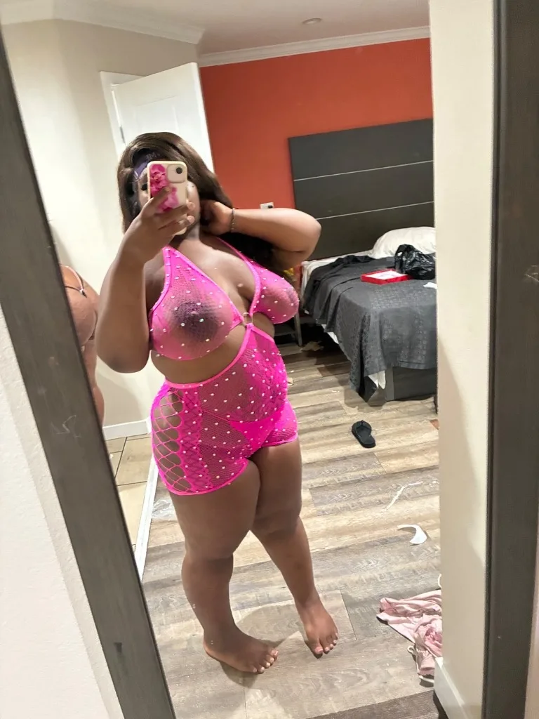 juicy pregnant and ready for you💦☺