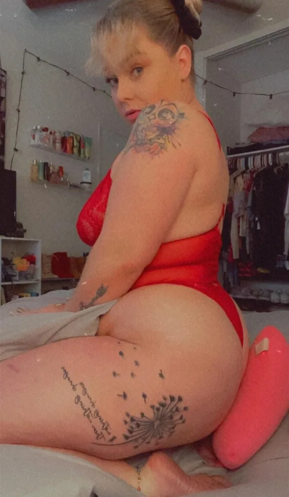 blond and curvy INCALL AND OUTCALL - Photo 2 | Escort in Mission Valley