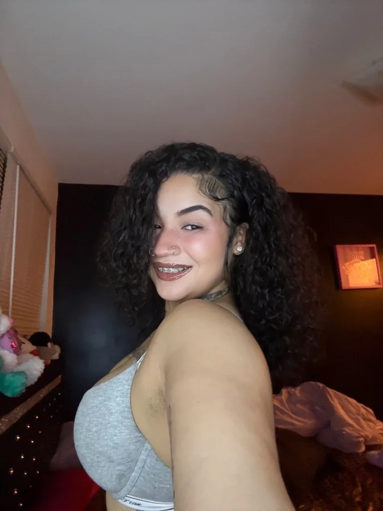 Slim Thick BraceFace Baddie😍💦🇵🇷