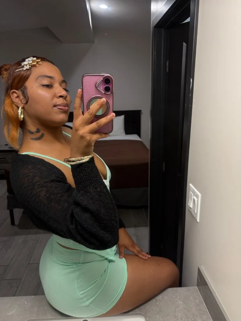thick latina curly head hottie ready for anything🥰 - Photo 4 | Escort in Los angeles