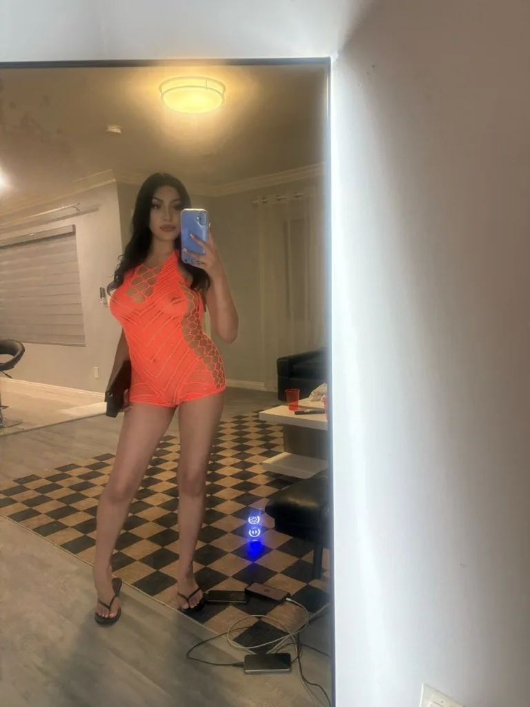 young bomshell latina - Photo 5 | Escort in San Diego