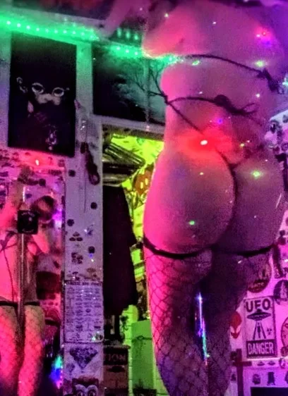 Fun Loving Free Spirited Certified Feel Good Freak ready to take you placed you've only ever imagined!! Message me for location, cum swoop me up, and I will take you for the ride of your life !! Car D - Photo 9 | Escort in San Diego!