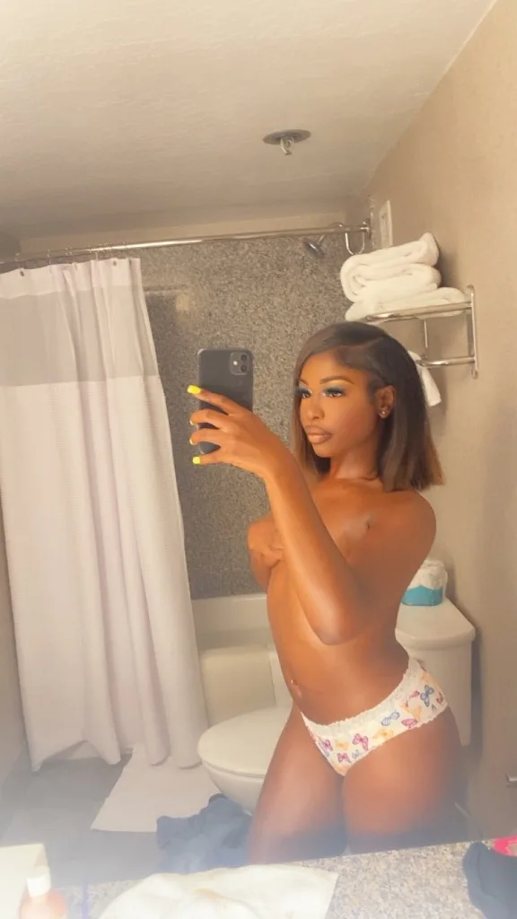 Petite beauty. Curvy figure. Island-girl energy. - Photo 5 | Escort in Stockton