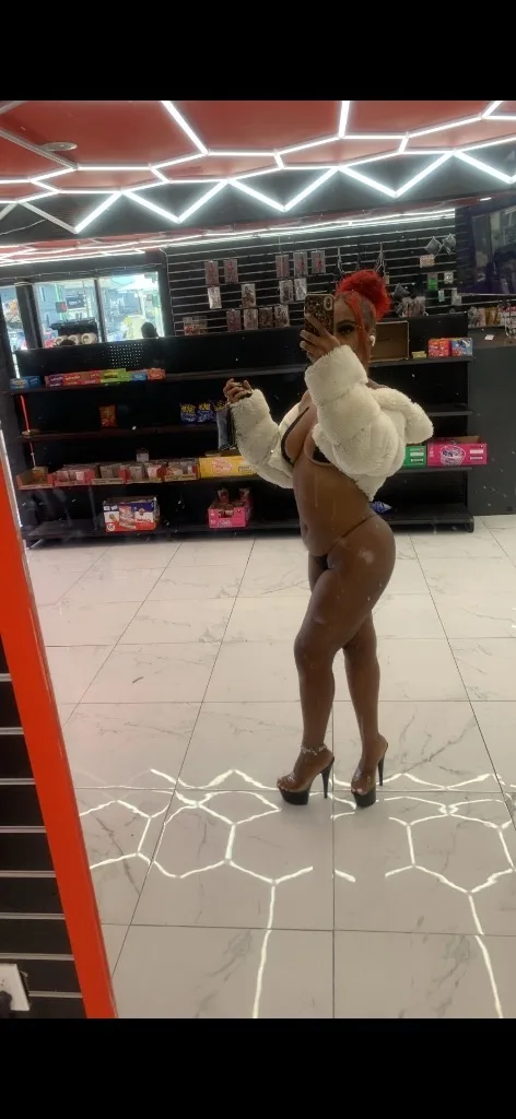 Sky ⚠NEW IN TOWN ⚠just got back returning 🐱OUTCALLS 👅, 📲🍭TEXT ME 🐱