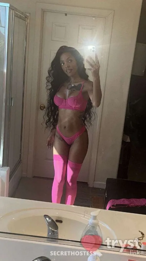Busty and Bubbly Petite Playmate ..Lets Party - Photo 2 | Escort in Oakland
