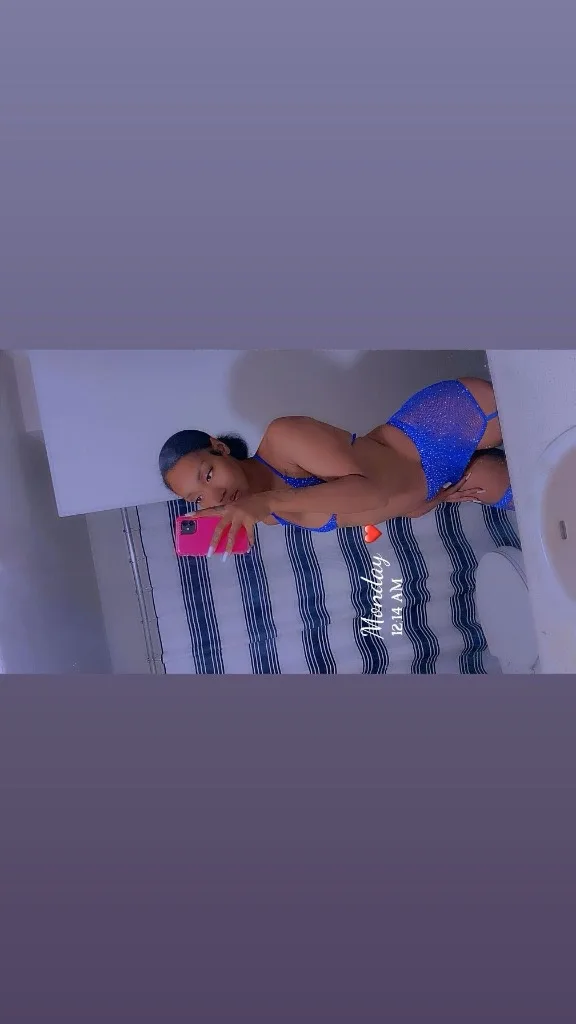 PETITE GODESS 💦👠 Available now