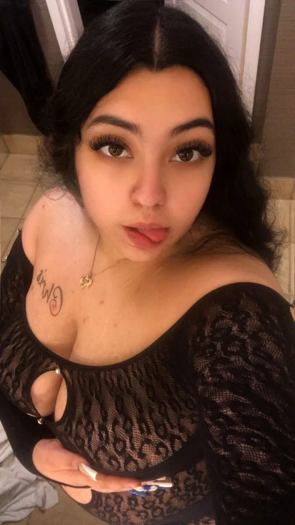Sweet sexy exotic babe