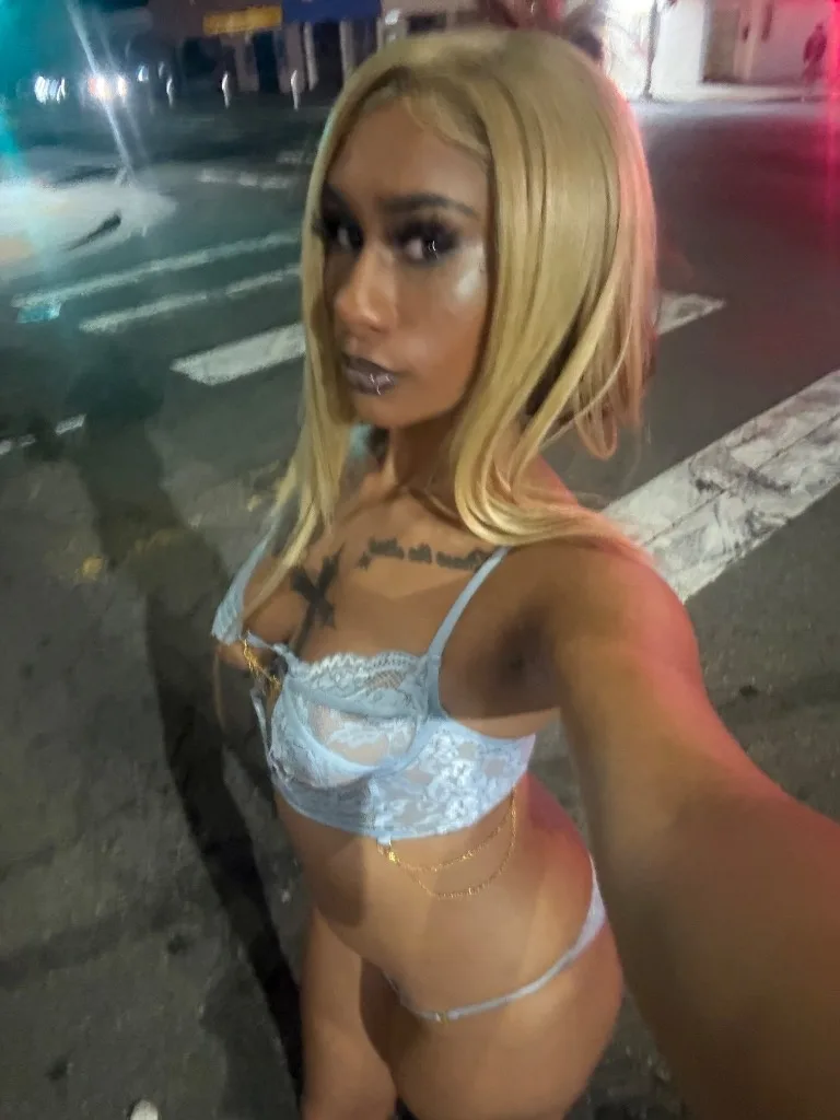 Hey sexyyy 😘💕Incall/Outcall/CardatesContent &amp; FT 😝I’m available rn 👀 see what I got for you 😏💋