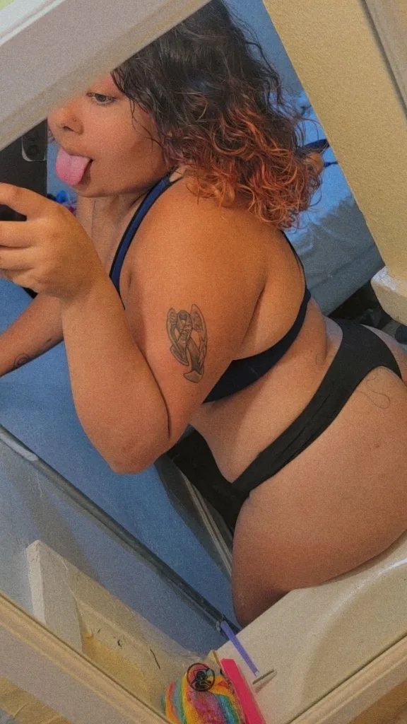 shy sexy latina looking to please you - Photo 2 | Escort in Downtown