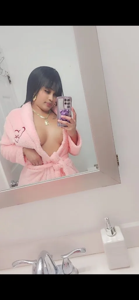 chica sexy natural lista para pasar buen momento