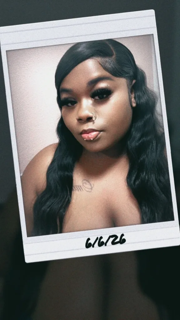 COME SEE THIS DELICOUS 🍑INCALL ONLY