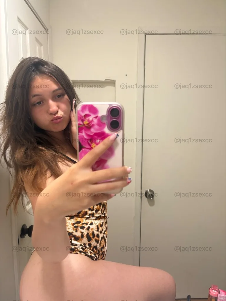 petite wet latina - Photo 2 | Escort in Los Angeles