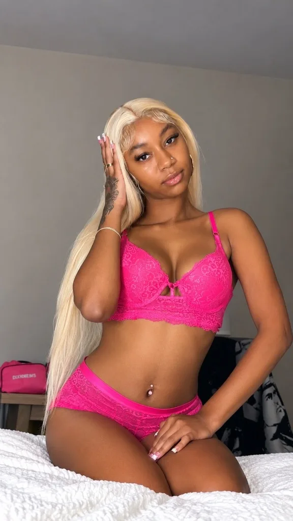 New bombshell in town! 💋 SLIM THICK HOTTIE 😍 5 ⭐ SERVICE