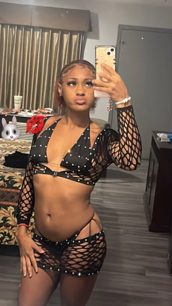 BUNII - IRRESISTIBLE VIBES N YOUR FAVORITE OBSESSION, SWEET/BOLD ENERGY, SOFT BEAUTY, DANGEROUS CHARM - Photo 6 | Escort in Phoenix