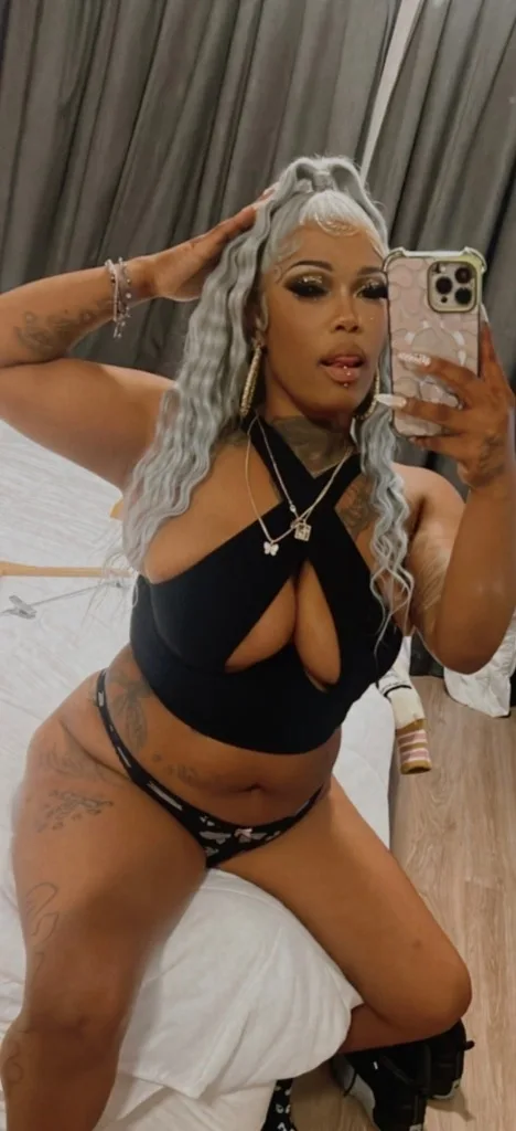 Short & Fun 🥵🤭 - Photo 2 | Escort in LAX