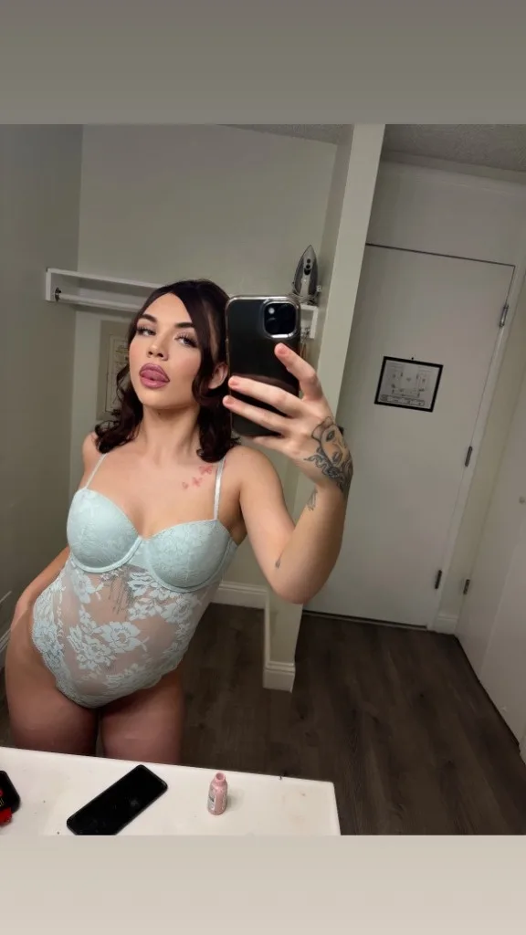 girl next door😍come escape from reality😋 catch me while you can📱