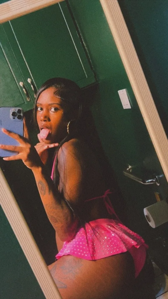 PRETTY AND PETITE ⭐ MEETUP READY - Photo 2 | Escort in Los Angeles