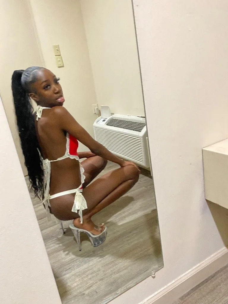 Newest Petite Obsession😉💦ask about OUTCALLS 🏠, FACETIME SHOWS 📱, CAR PLAY🚗💦