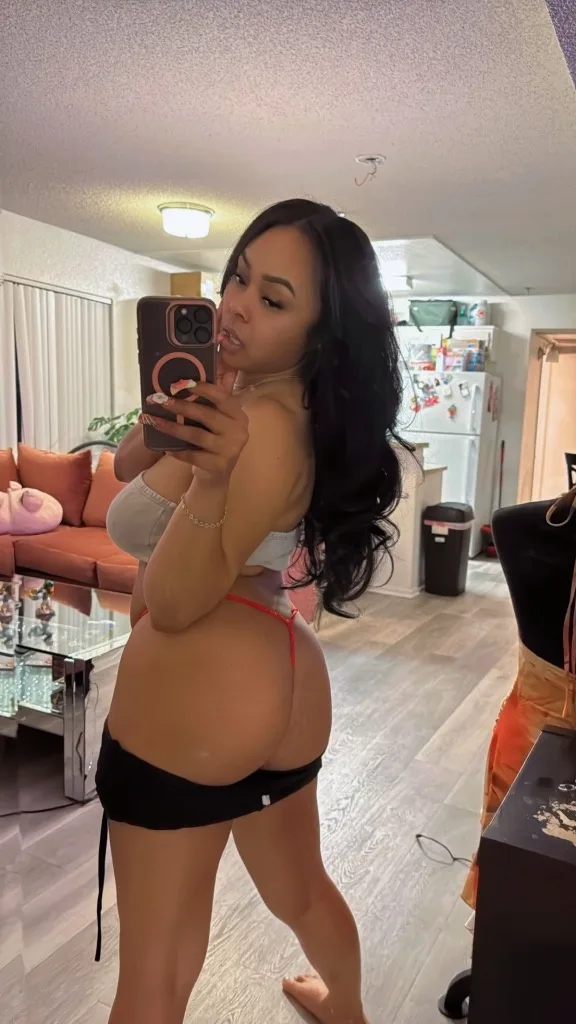 Tight and Juicy - Photo 4 | Escort in Long Beach