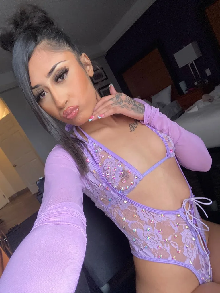 Petite latina