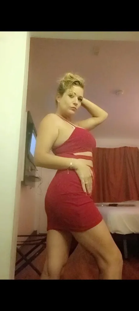 wet, juicy pussy , hot and ready snow bunny