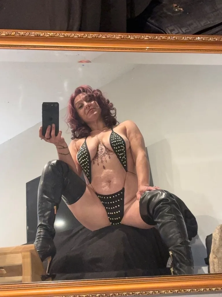 TOUCH MY TONSILS TUESDAY ~~~~~~SeDuCTiVe ___PeTiTe ____PLaYmaTe - Photo 4 | Escort in Phoenix