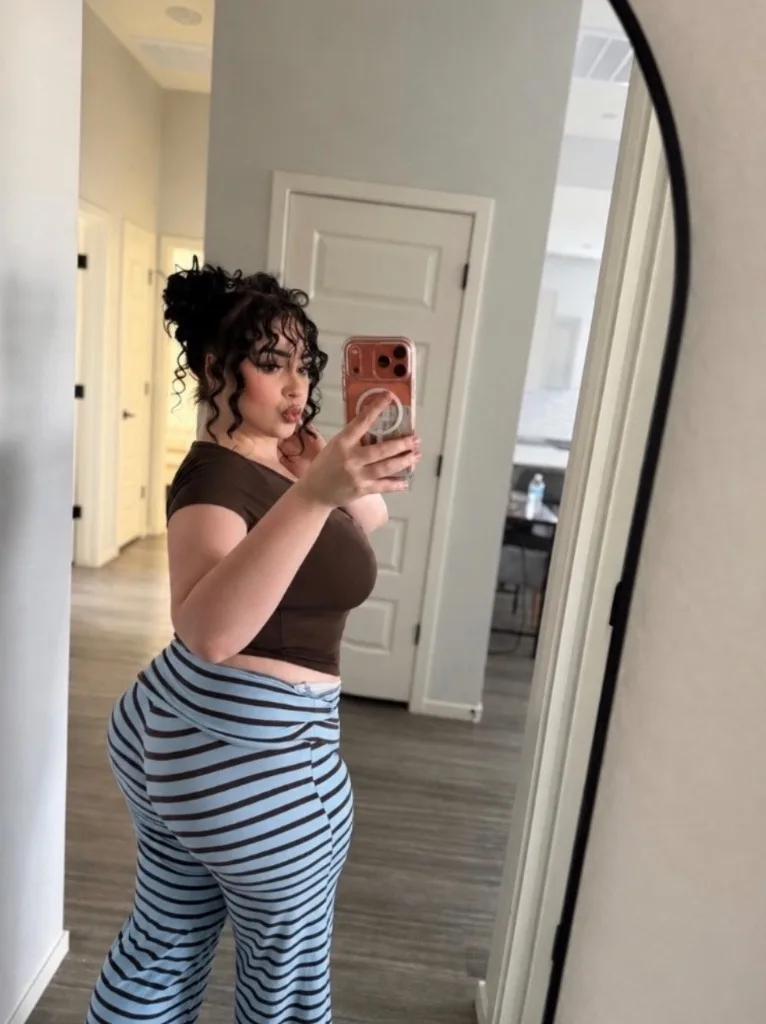 THICK, SEXY & READY TO BE YOUR FAVORITE DISTRACTION - Photo 4 | Escort in Downtown