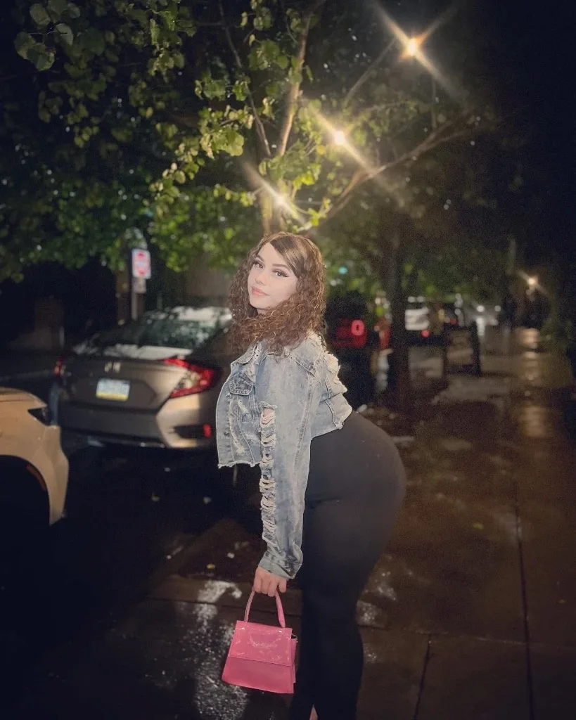THICK, SEXY & READY TO BE YOUR FAVORITE DISTRACTION - Photo 3 | Escort in Downtown