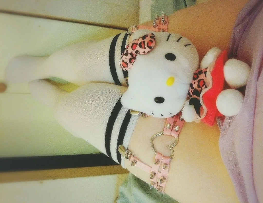 come play with kitty!