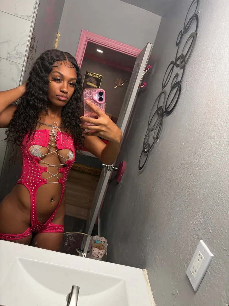 Outcalls Avalible🎀 ready to put a smile on your face🥰cum play with me🫦