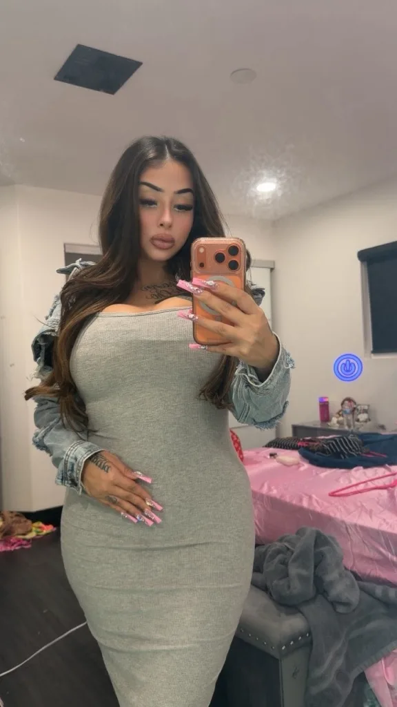NEW SPICY MAMIIII TIGHT WET JUICY PUSSY COME PLAY IN THE BED WITH ME PAPI MAKE ME MOAN 😛 INCALL DEALS 🍬