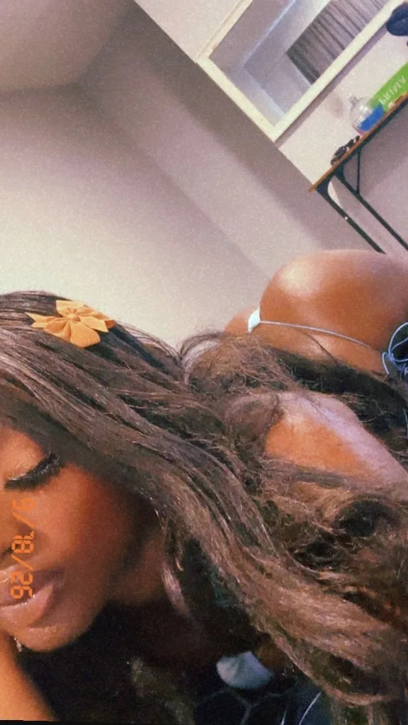Sexy black china doll 🥥💦😻 available 24/7 😻💦📲