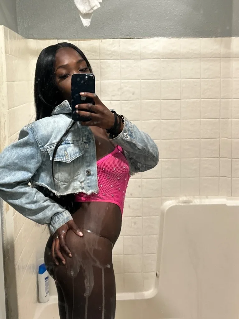 neww sexy ebony in town a sweet and petite treat come play - Photo 4 | Escort in Oakland