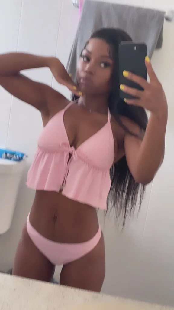 im new here, cum get the huneyy experince - Photo 2 | Escort in Near the airport