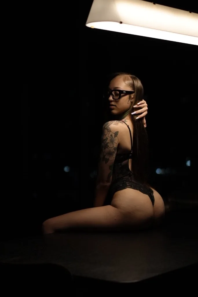 LightSkin Greeneyed Slim Petite Mami - Photo 6 | Escort in Van nuys