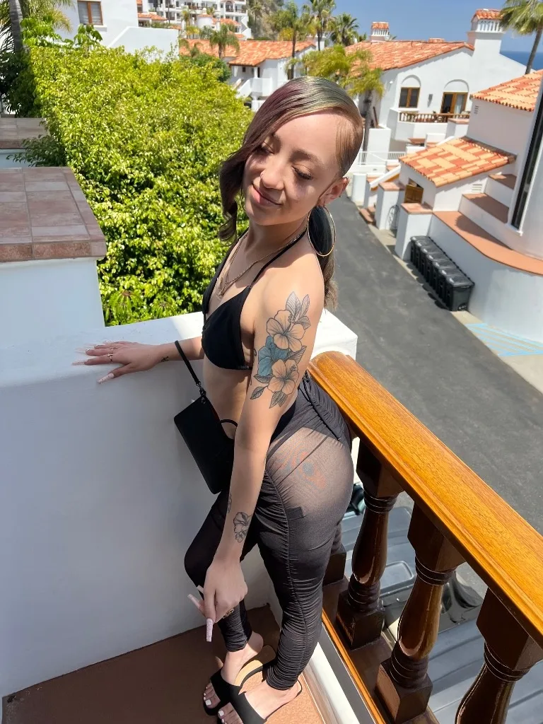 LightSkin Greeneyed Slim Petite Mami - Photo 10 | Escort in Van nuys