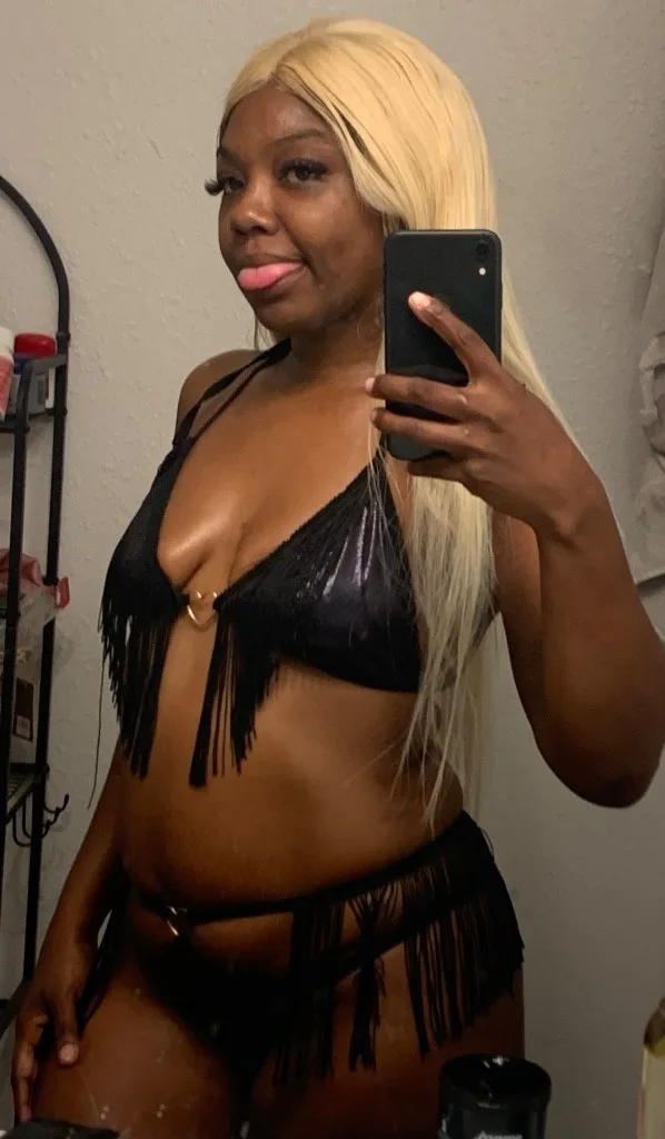 Your Favorite Fun Sized Hottie 🥰 one hit nd your sure to be hooked! - Photo 4 | Escort in Oakland