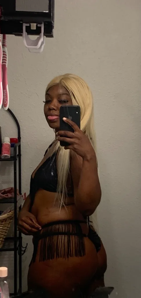 Your Favorite Fun Sized Hottie 🥰 one hit nd your sure to be hooked! - Photo 2 | Escort in Oakland