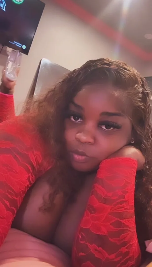 🍑Thick🍫Chocolate Goddess💦Squirter