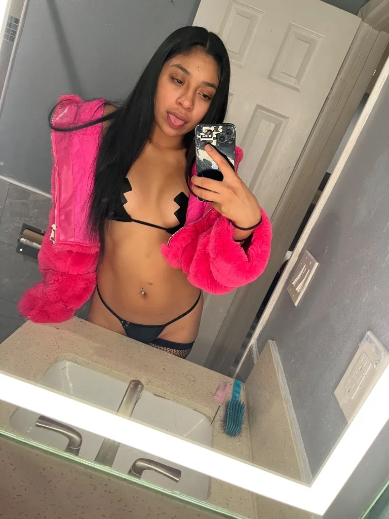 PRETTY PETITE LATINA - Photo 5 | Escort in San Fernando Valley