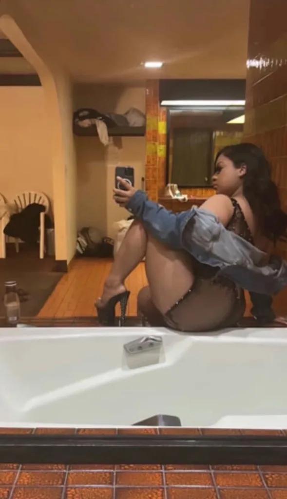 thick latina mami - Photo 4 | Escort in Los Angeles