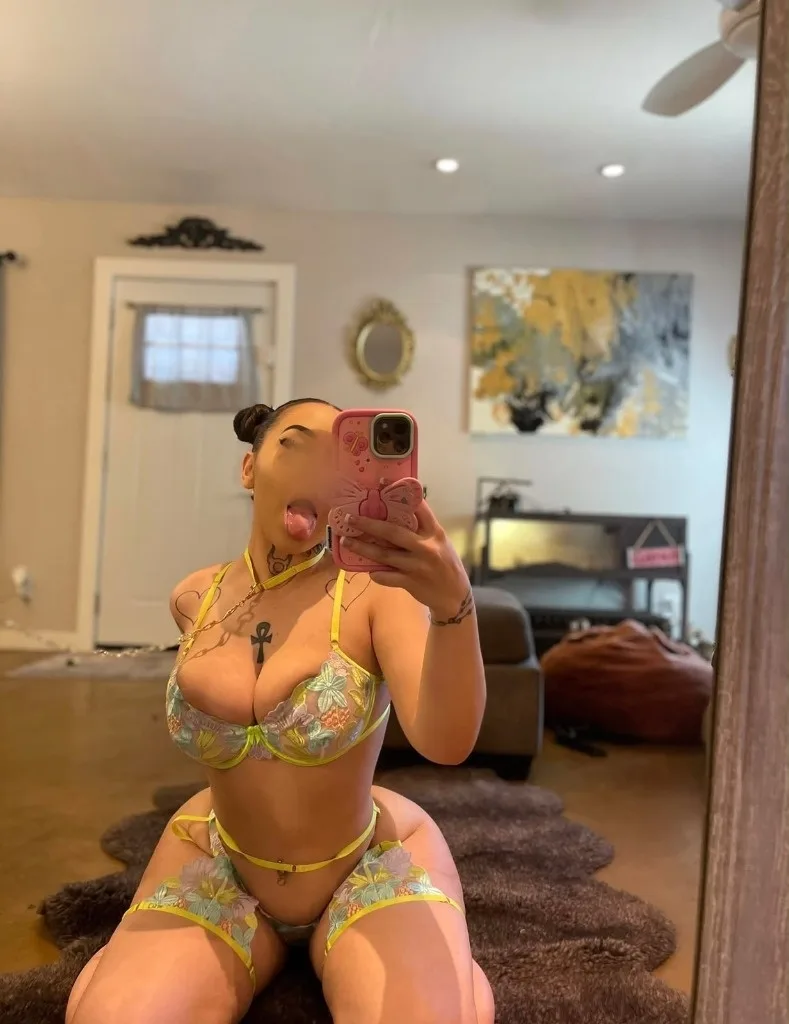 Hot Girl available now - Photo 2 | Escort in Tempe