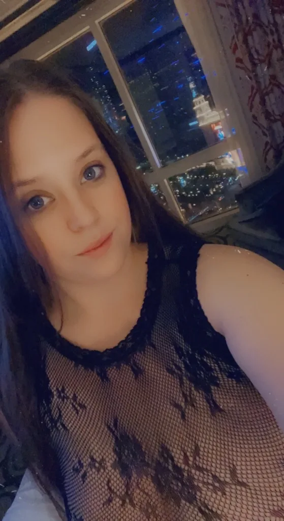 ALL NATURAL SNOW BUNNY - Photo 7 | Escort in METRO CENTER AREA