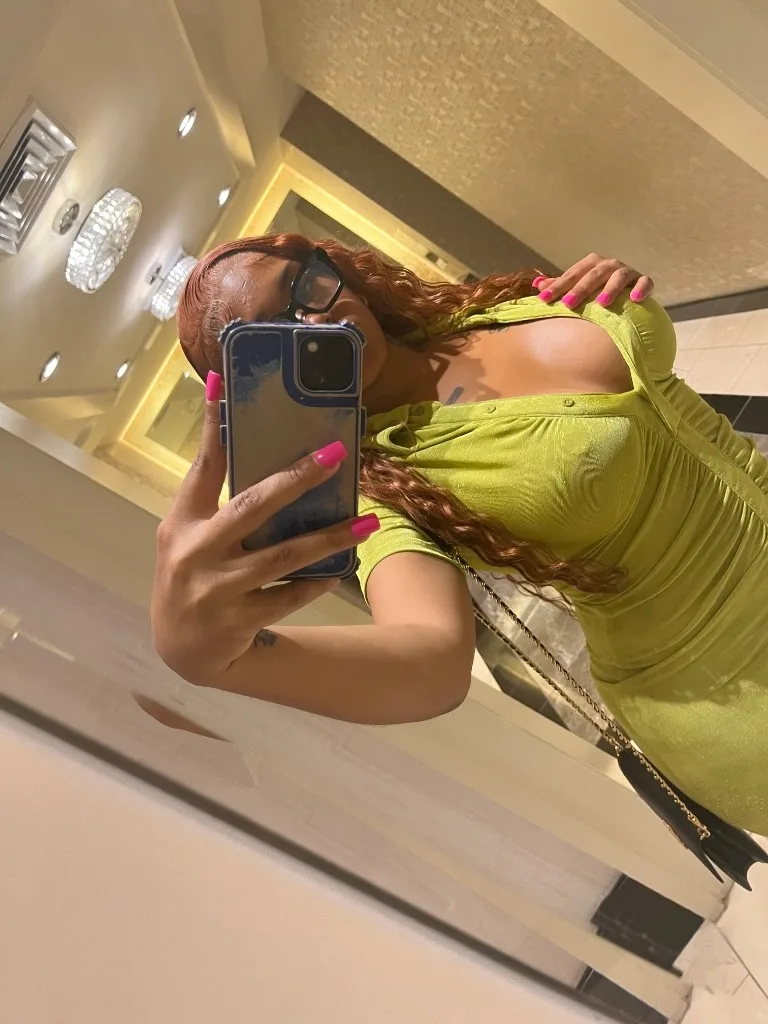 incall and outcall !! 🍾