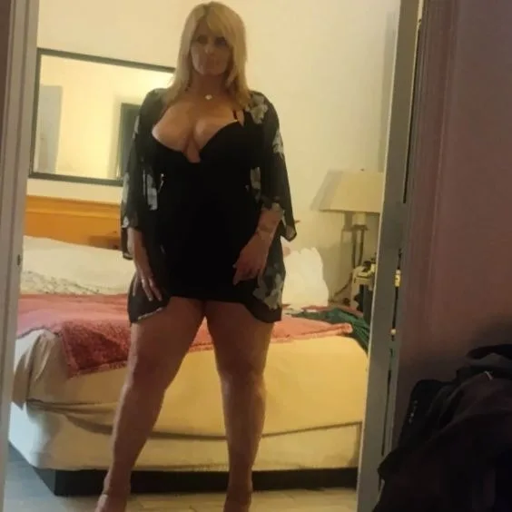 Available LateNite;Offering UhhhMazing 15min QV vists...yes my GF can cum( if You like) - Photo 8 | Escort in Phx