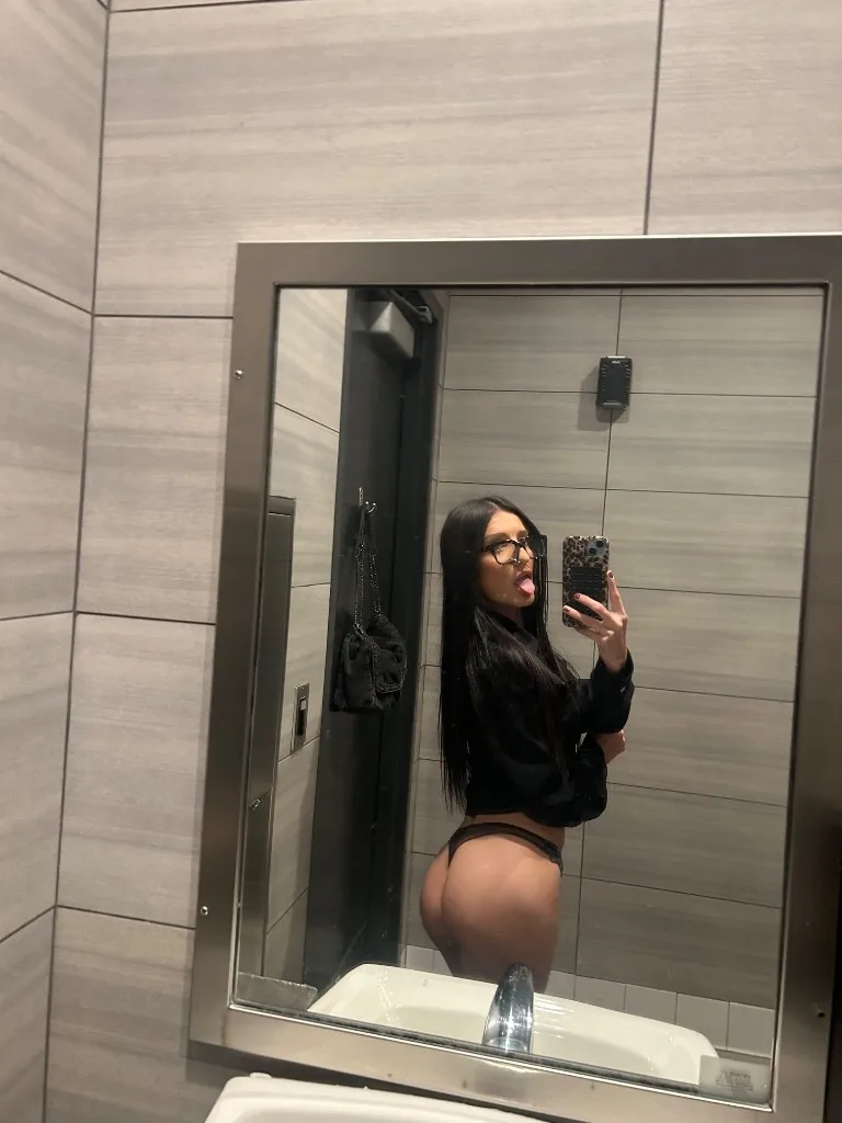 Sexy Petite Latina - Photo 3 | Escort in Orange County