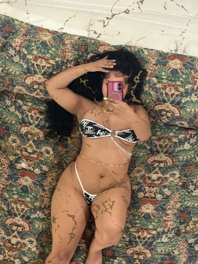 YOUNG SEXY DOMINICAN GIRL READY TO SHOW YOU A GOOD TIME