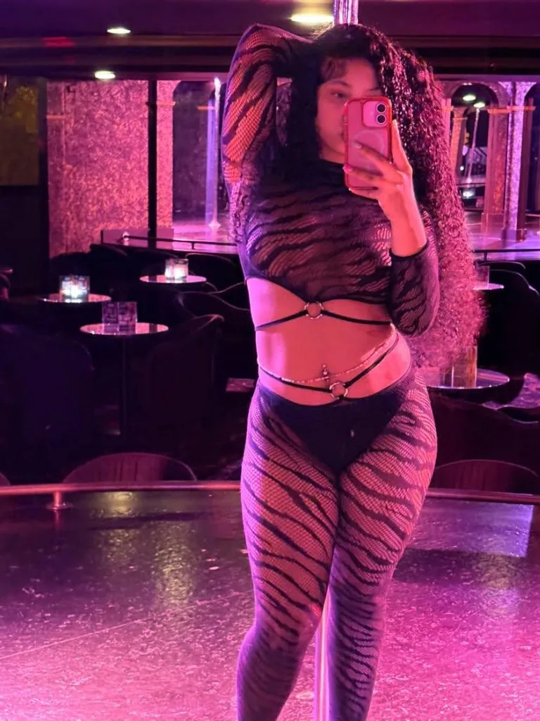 YOUNG SEXY DOMINICAN GIRL READY TO SHOW YOU A GOOD TIME - Photo 2 | Escort in Los Angeles
