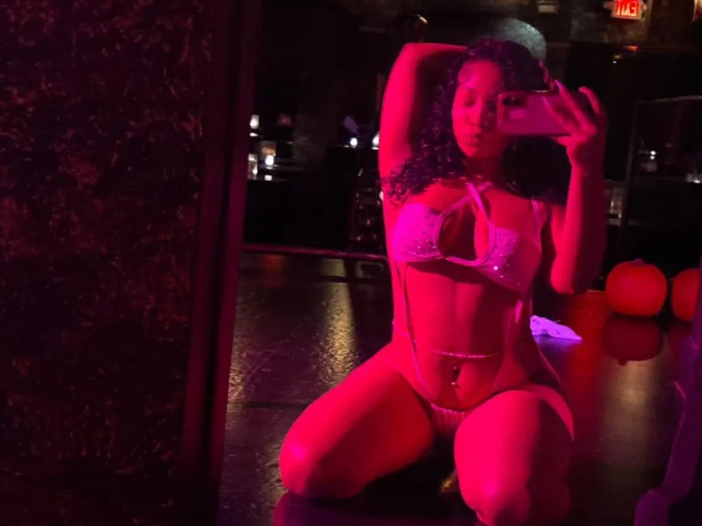 YOUNG SEXY DOMINICAN GIRL READY TO SHOW YOU A GOOD TIME - Photo 6 | Escort in Los Angeles