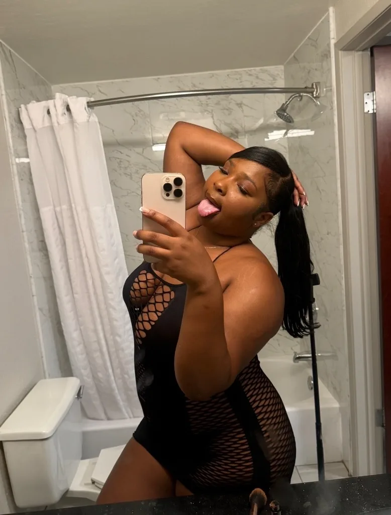 BAHAMIAN COLLEGE BADDIE 🇧🇸 YOUR SWEETEST ISLAND ESCAPE - Photo 7 | Escort in San Jose airport area